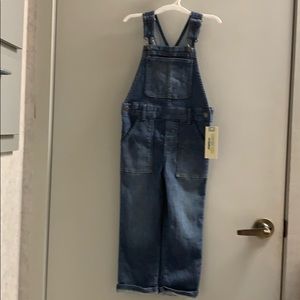 Is a 4t medium blue Genuine kids from Oshkosh
